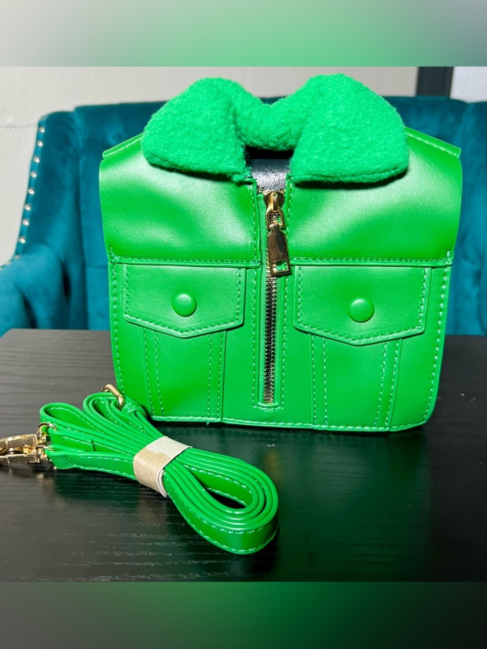 Vibrant Green Faux Leather Jacket-Shaped Crossbody Bag with Removable Strap NWOT - Picture 2 of 7